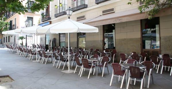Restaurante de 1000 m2 en alquiler REF:BxLL1