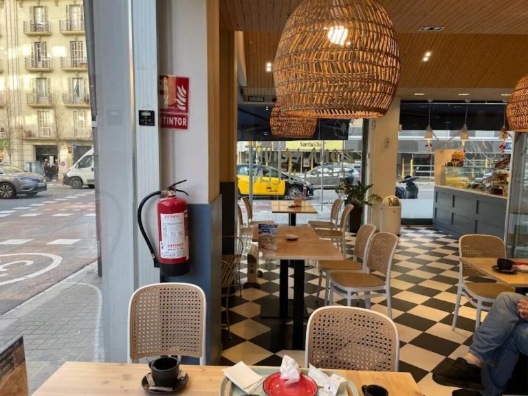 Cafeteria Obrador en Sant Gervasi en traspaso REF:s63
